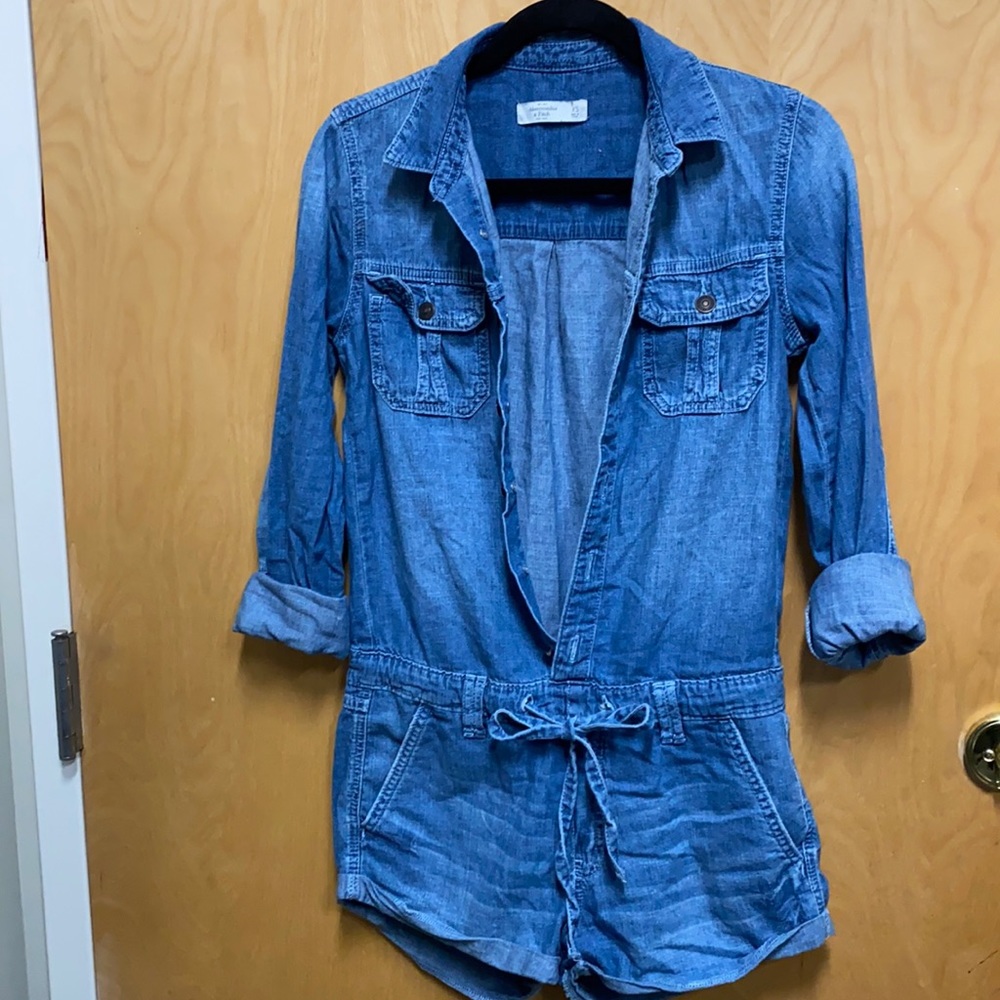 Size XS. Abercrombie & Fitch Romper.